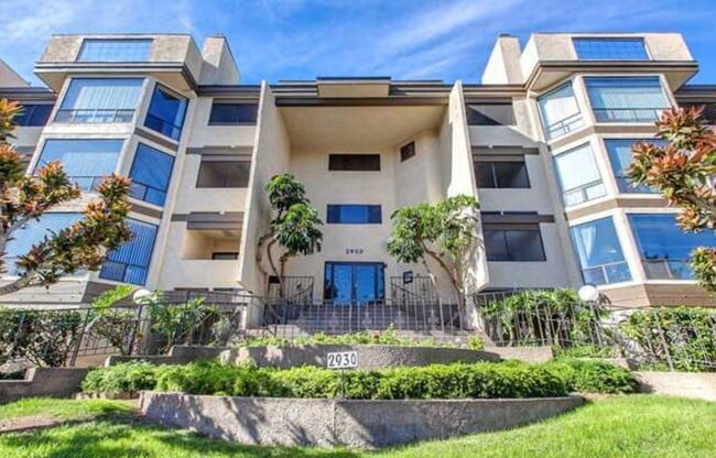 Building Photo - 2 Bedroom 2 Bath Bay Park Condo with Stunning Mission Bay Views!! Unit 304