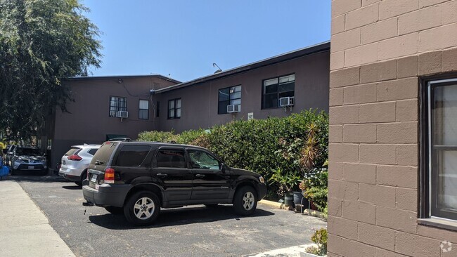 Building Photo - Two story 1 bed, 1 bath with in Unit 927 Rental
