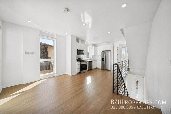 Building Photo - 4525 St Elmo Dr Unit 4523 1/2