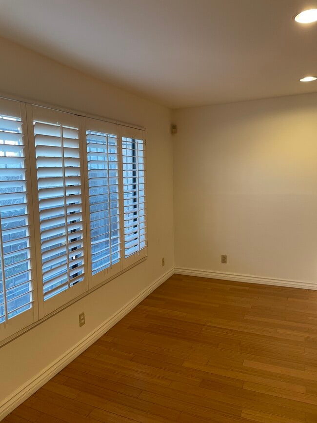 Photo - 211 Palmetto Dr