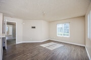 1BR, 1BA - 600SF - Living Room - Mariners Point