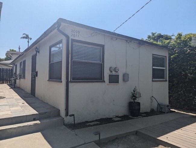 Single Story Duplex in San Diego; Trash Paid! - Single Story Duplex in San Diego; Trash Paid! Townhome