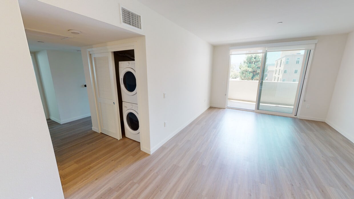 Living room - 3 Bed/2 Bath