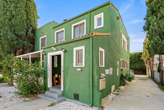 Building Photo - 929 N Croft Ave