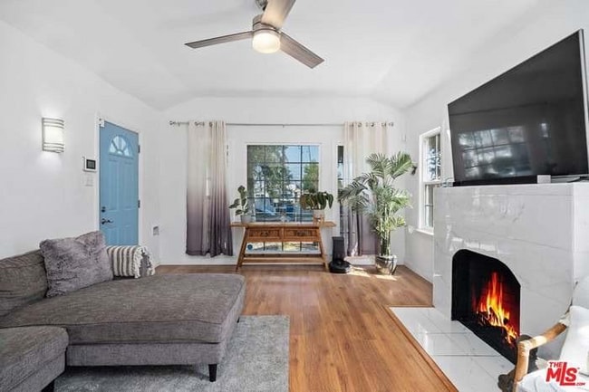 Photo - 612 W 105th St