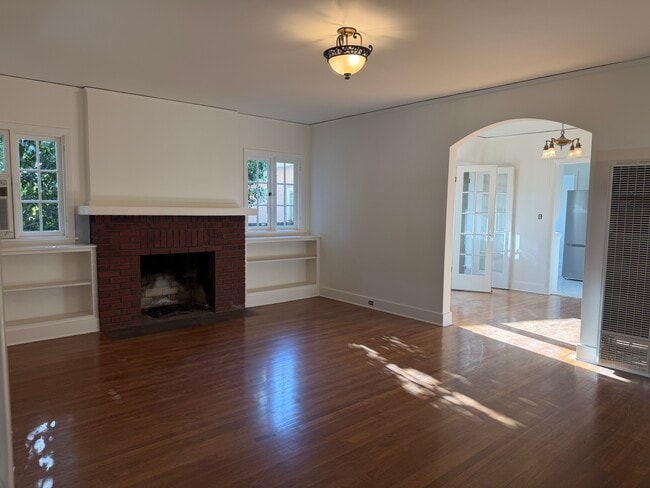 Photo - 1071 E Howard St