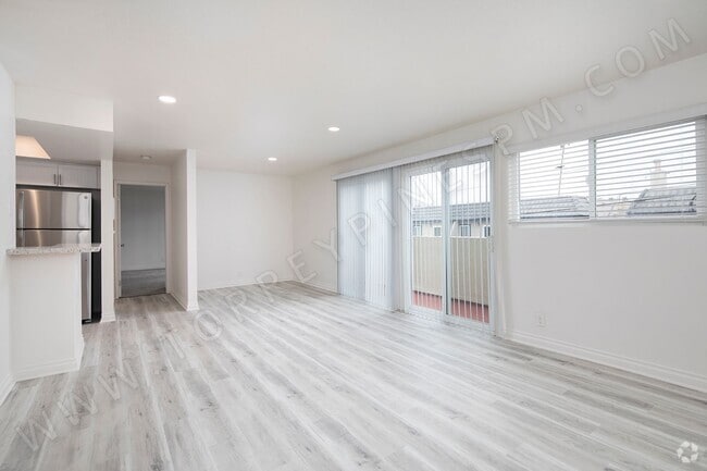 Building Photo - 1BR Gem on Seacoast Drive with Private Bal... Unit 933-G Rental