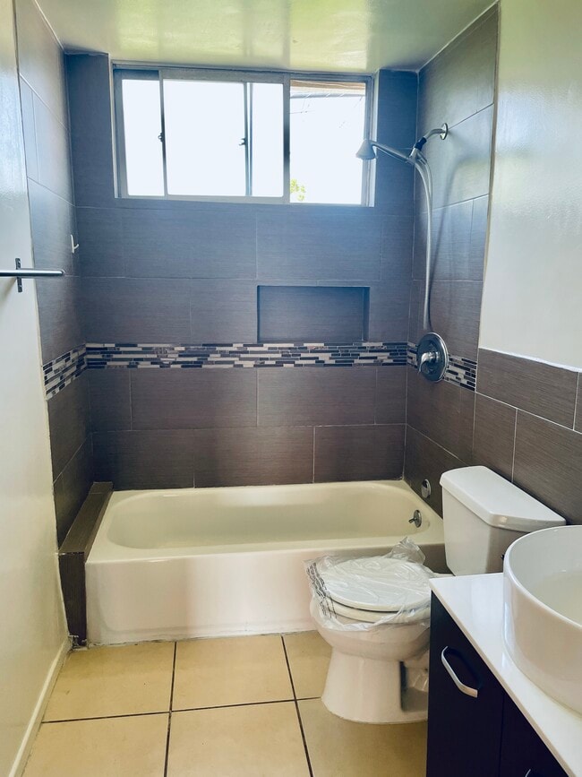 Bathroom - 219 N Buena Vista St Unit B