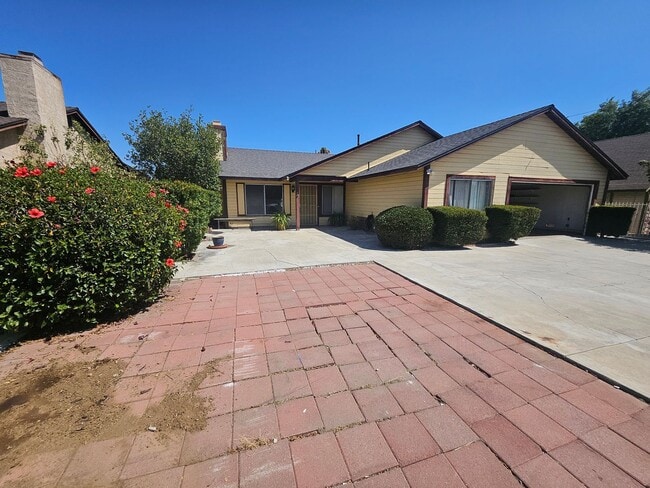 Building Photo - Single story home in Riverside Airport Nei...