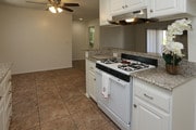 2BR, 2BA - 900 SF - Woodglen Apartments