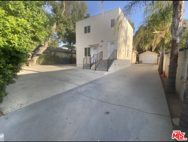Building Photo - 8448 Fenwick St Rental