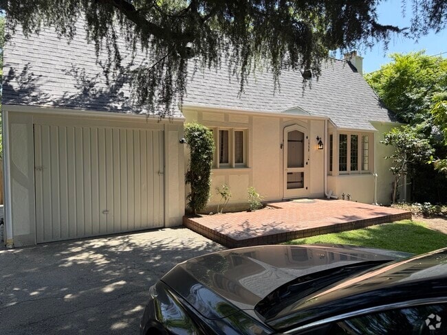 Building Photo - 1938 Holliston Ave Rental