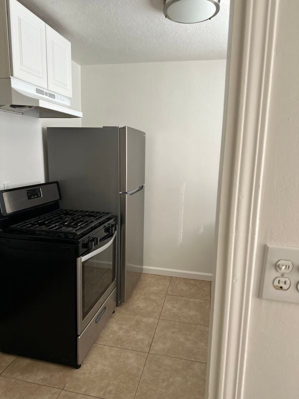 Photo - 331 E 5th St