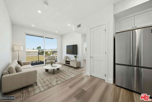 Photo - 667 N Wilton Pl Unit 403