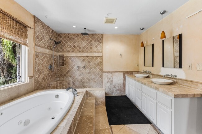 Photo - 8743 Topanga Canyon Blvd