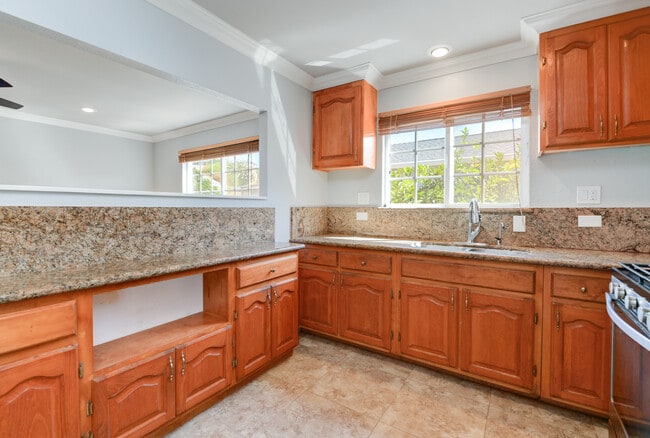 Kitchen - 2363 Fleetwood St