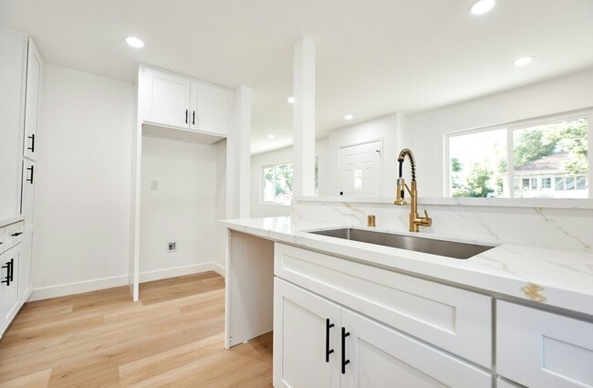 Photo - 232 W 3rd St
