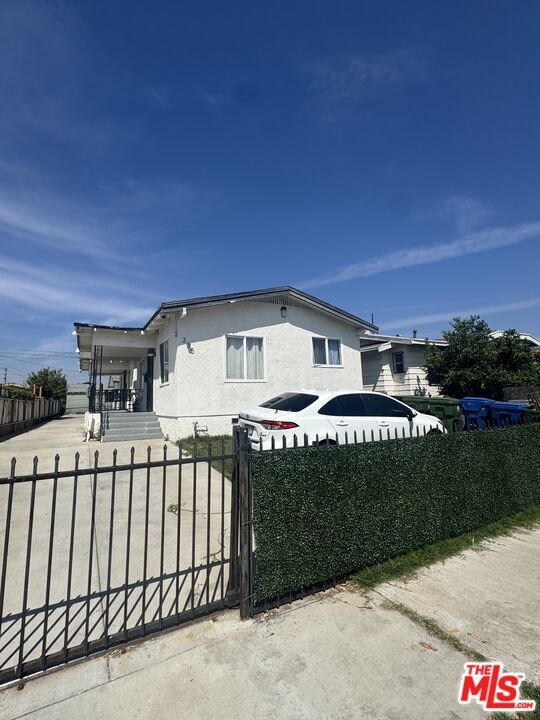 Photo - 335 E 65th St