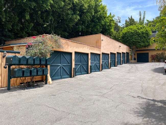 Photo - 1954 Hillcrest Rd Unit 8