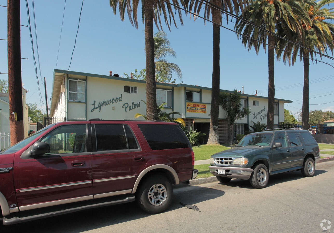 Photo - Lynwood Palms