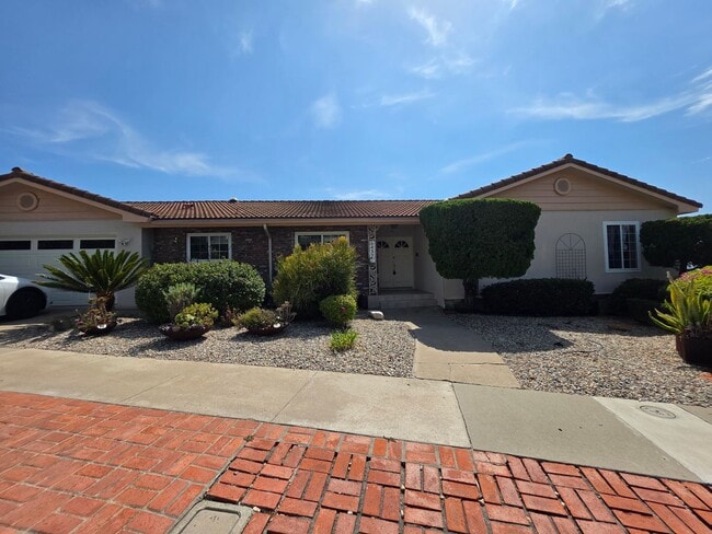 Building Photo - Stunning Del Cerro View Home with Spacious Split-Level Layout