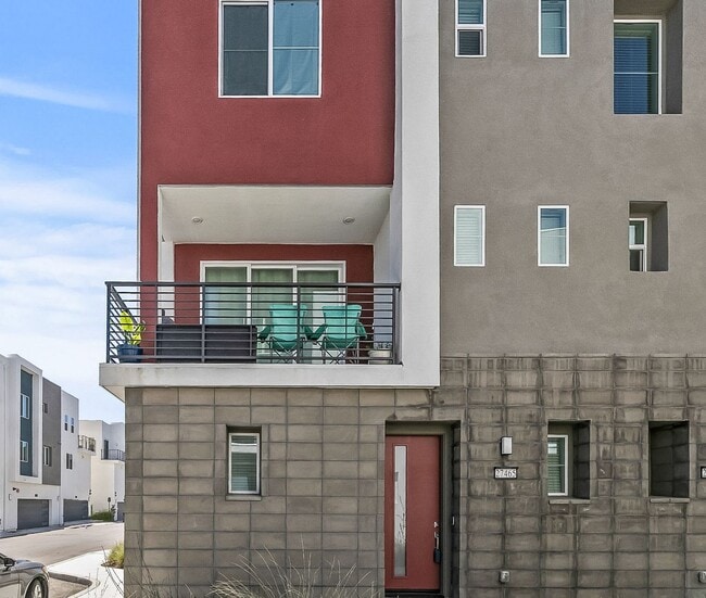 Exquisite Modern Townhome Nestled in the T... - Exquisite Modern Townhome Nestled in the T...