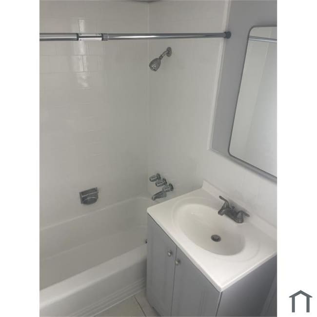 Photo - 1360 W 38th St