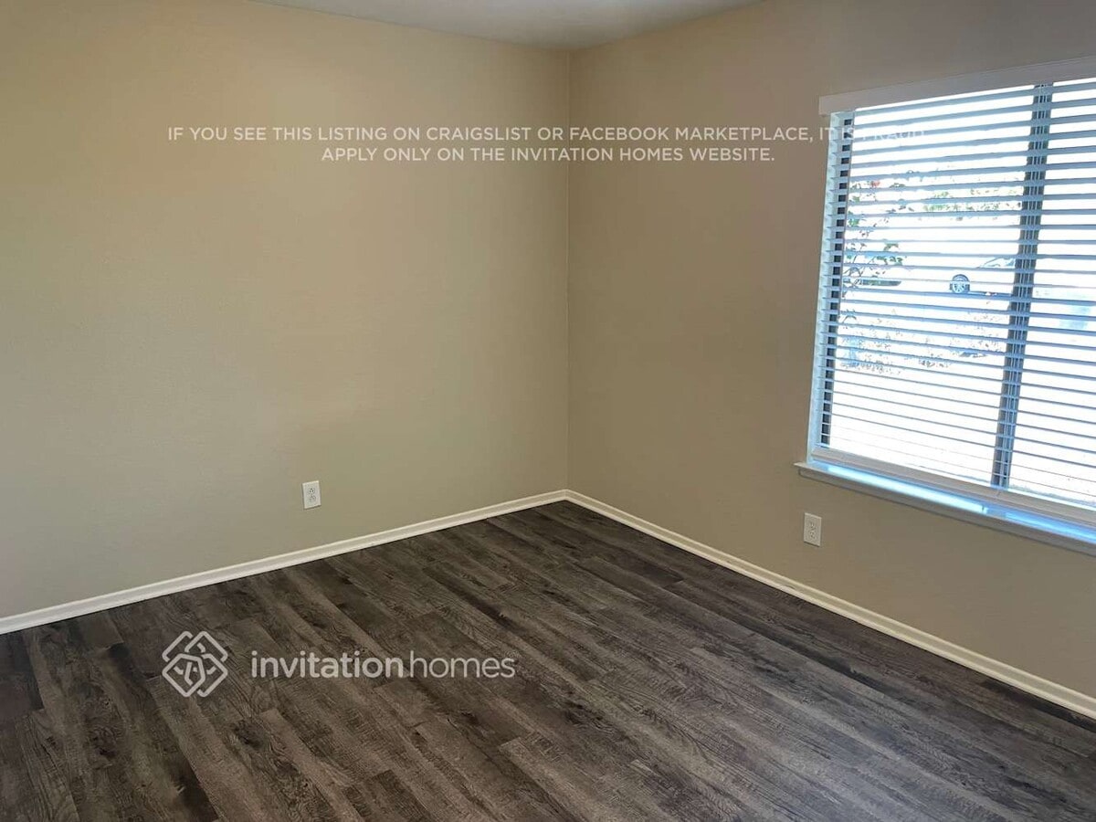 Photo - 962 W Mellon Ct