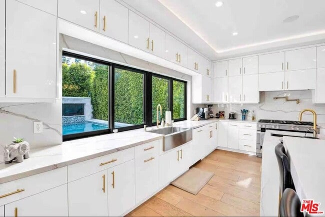 Photo - 13812 Cumpston St