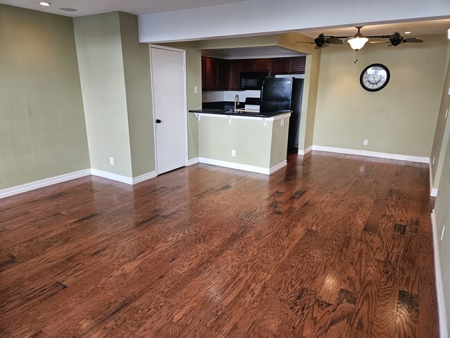 Photo - 2519 Chandler Ave Unit 9