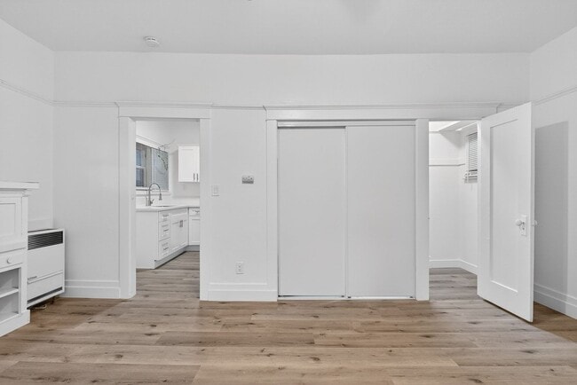 Photo - 1049 E 5th St Unit B