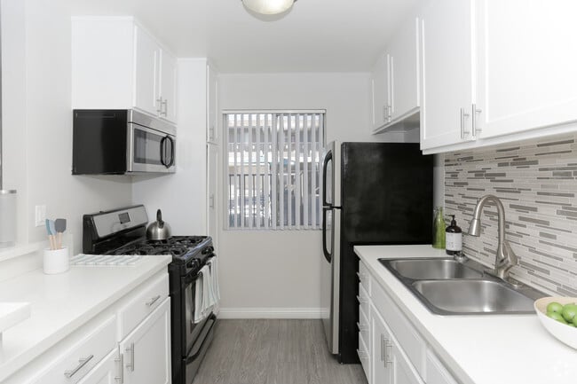 1BR, 1BA - 600 SF - Parker CA