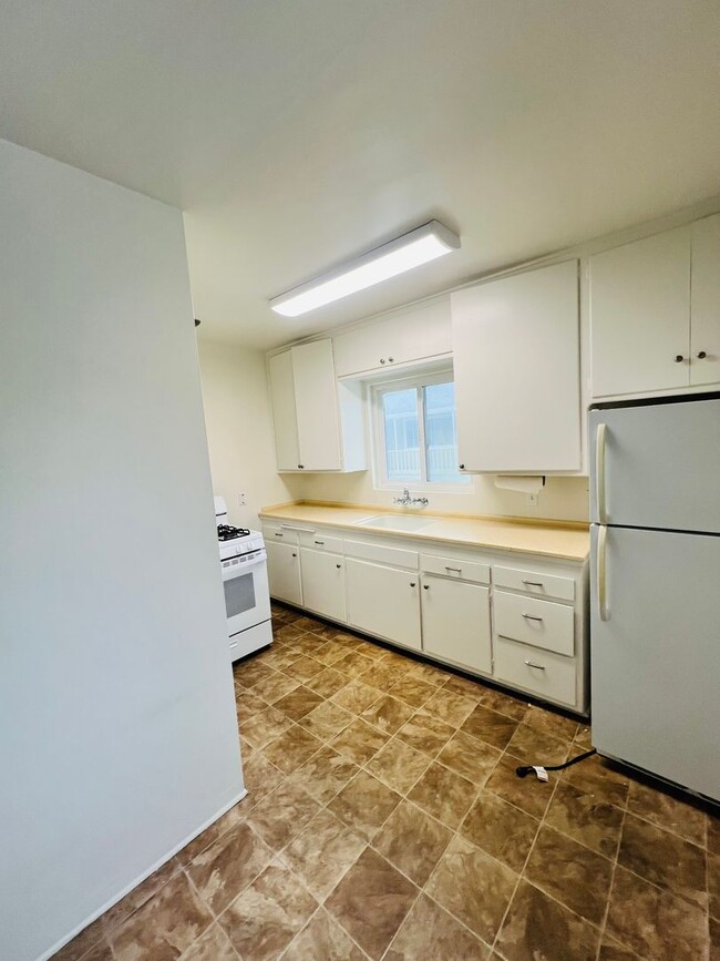 Photo - Midtown Ventura - One bedroom, one bath upstairs apartment