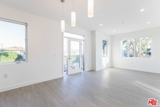 Photo - 843 Wilcox Ave Unit 201