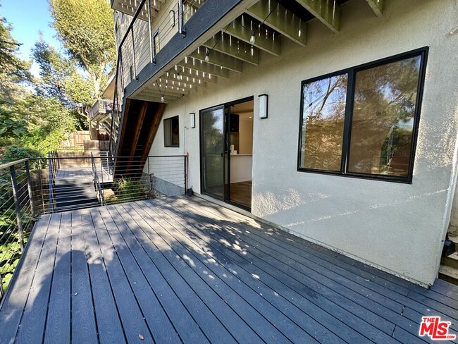 Photo - 833 Maltman Ave