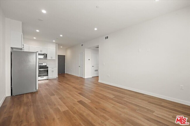 Photo - 1041 N Cummings St Unit 301