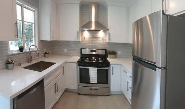 Photo - 5711 Woodman Ave Unit 5711