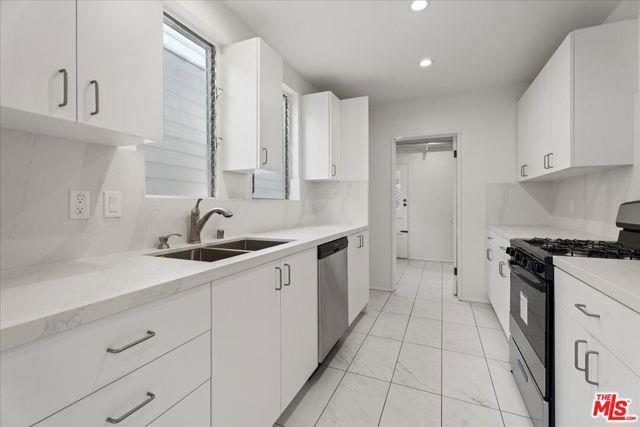 Photo - 205 S Reeves Dr Condo