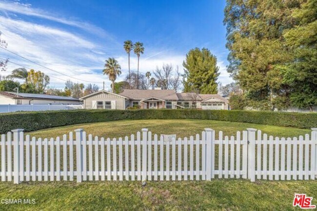 Photo - 22839 Oxnard St