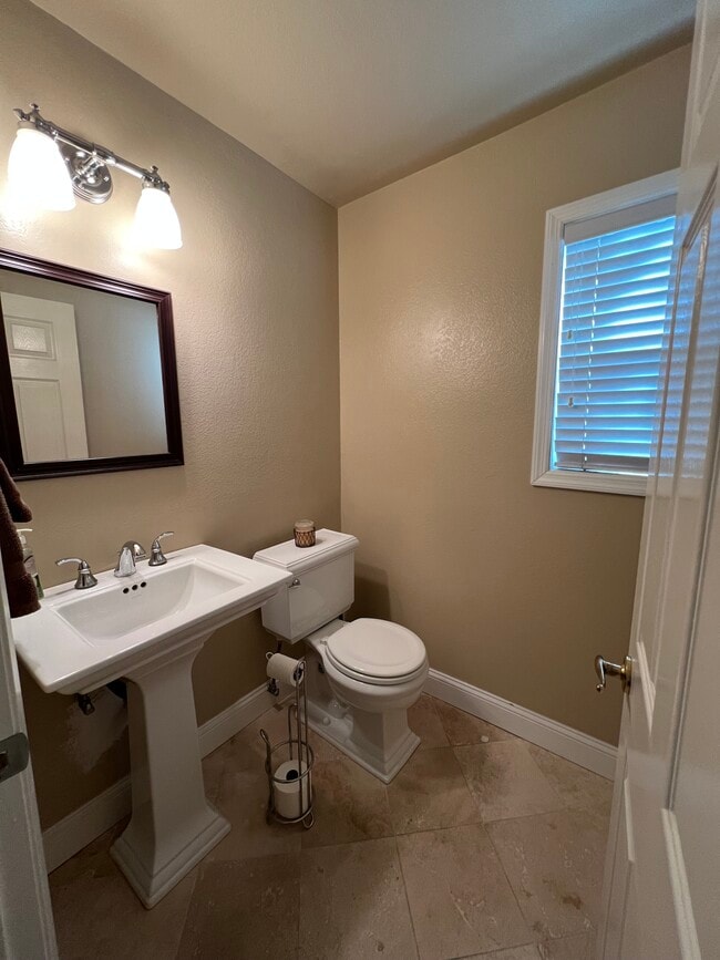 Powder Room - 5455 Sylmar Ave