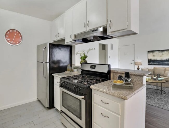 Building Photo - 3585 Centinela Rental