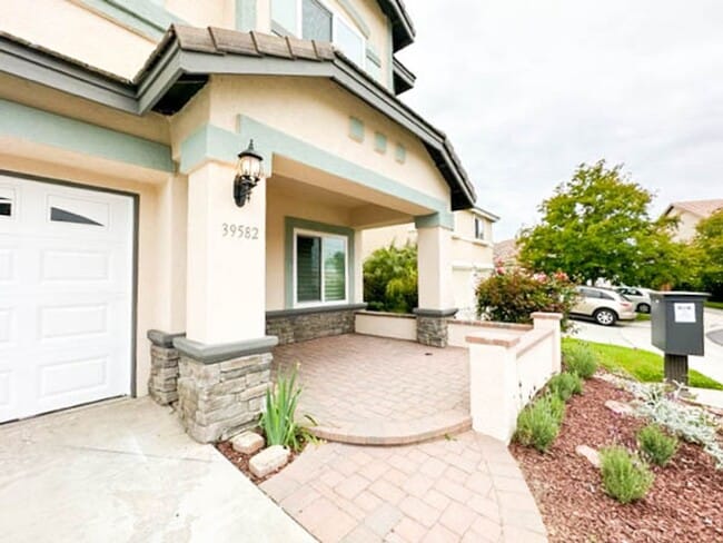 Photo - **STUNNING** 8 BEDROOM SOLAR HOME IN GATED...