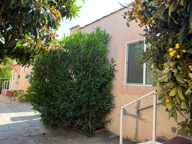 Photo - 5223 De Longpre Ave Unit 5223
