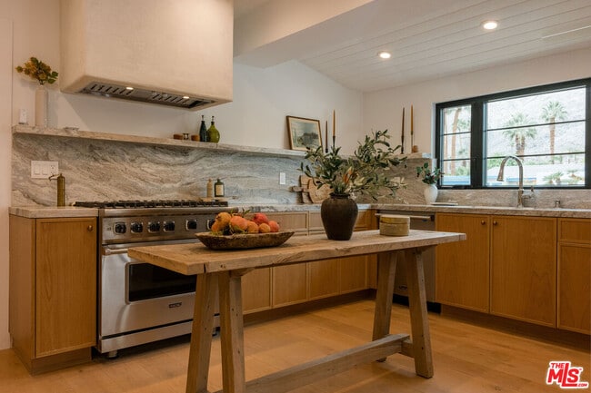 Building Photo - 1560 S Calle Palo Fierro