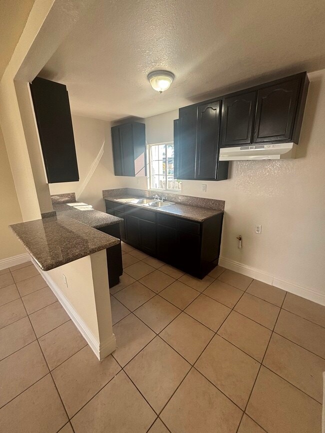 Photo - 2721 1/2 S Sycamore Ave