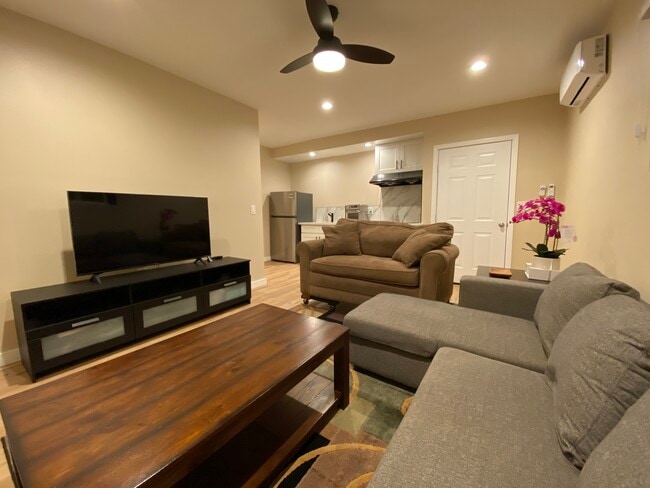 Building Photo - 777 Stephens Avenue Unit 777