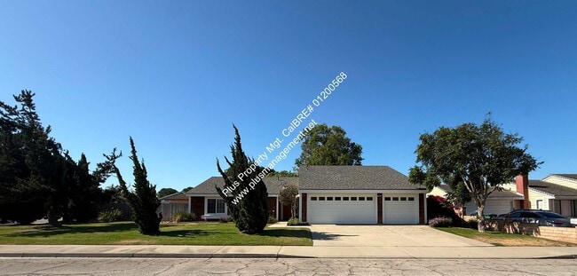 Building Photo - 1120 Village Dr