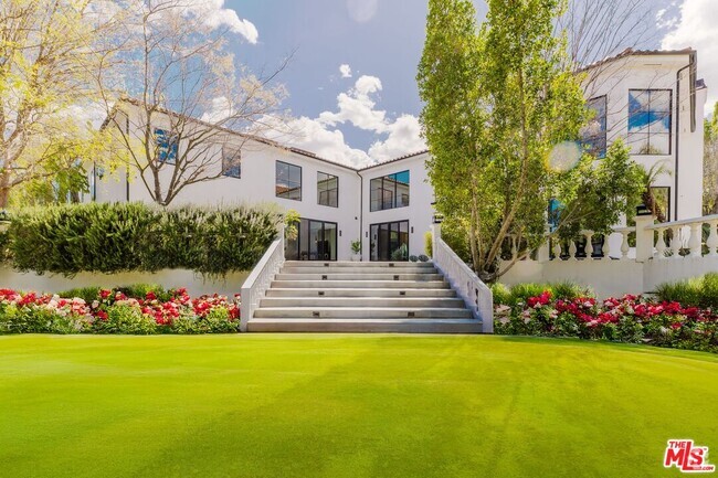 Building Photo - 5192 Parkway Calabasas Rental