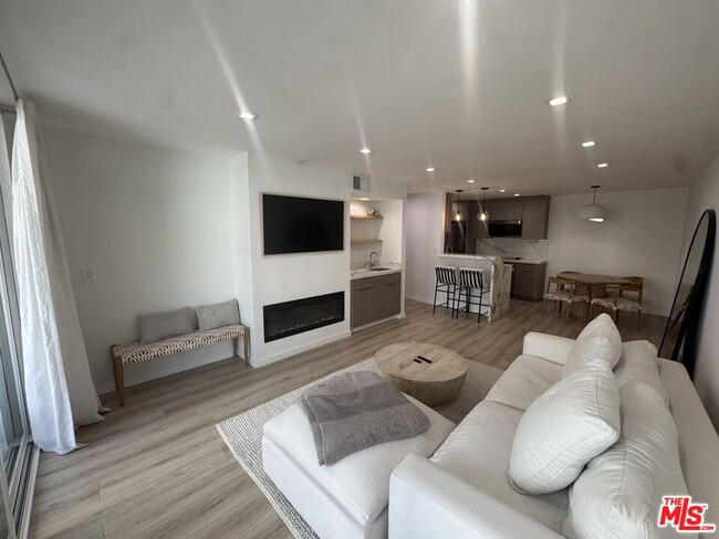 Photo - 911 Kings Rd Unit 205