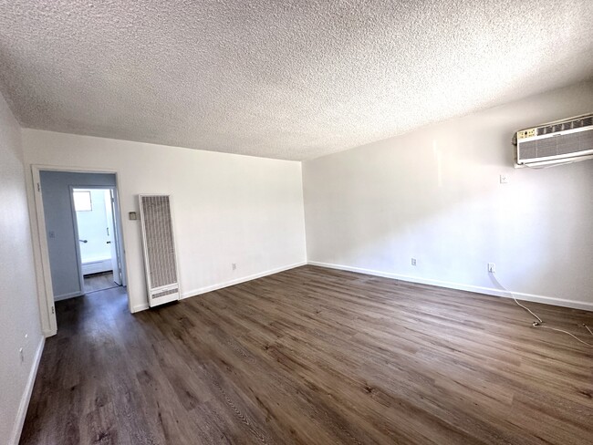 Photo - 365 W Milford St Unit 3